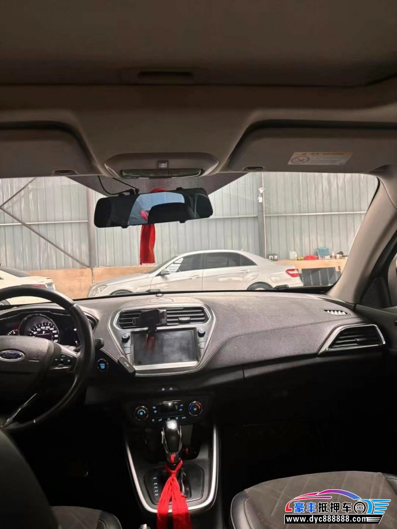 20年福特福睿斯轿车抵押车出售