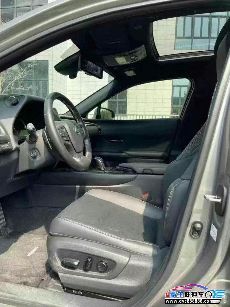 21年雷克萨斯ux300轿车抵押车出售