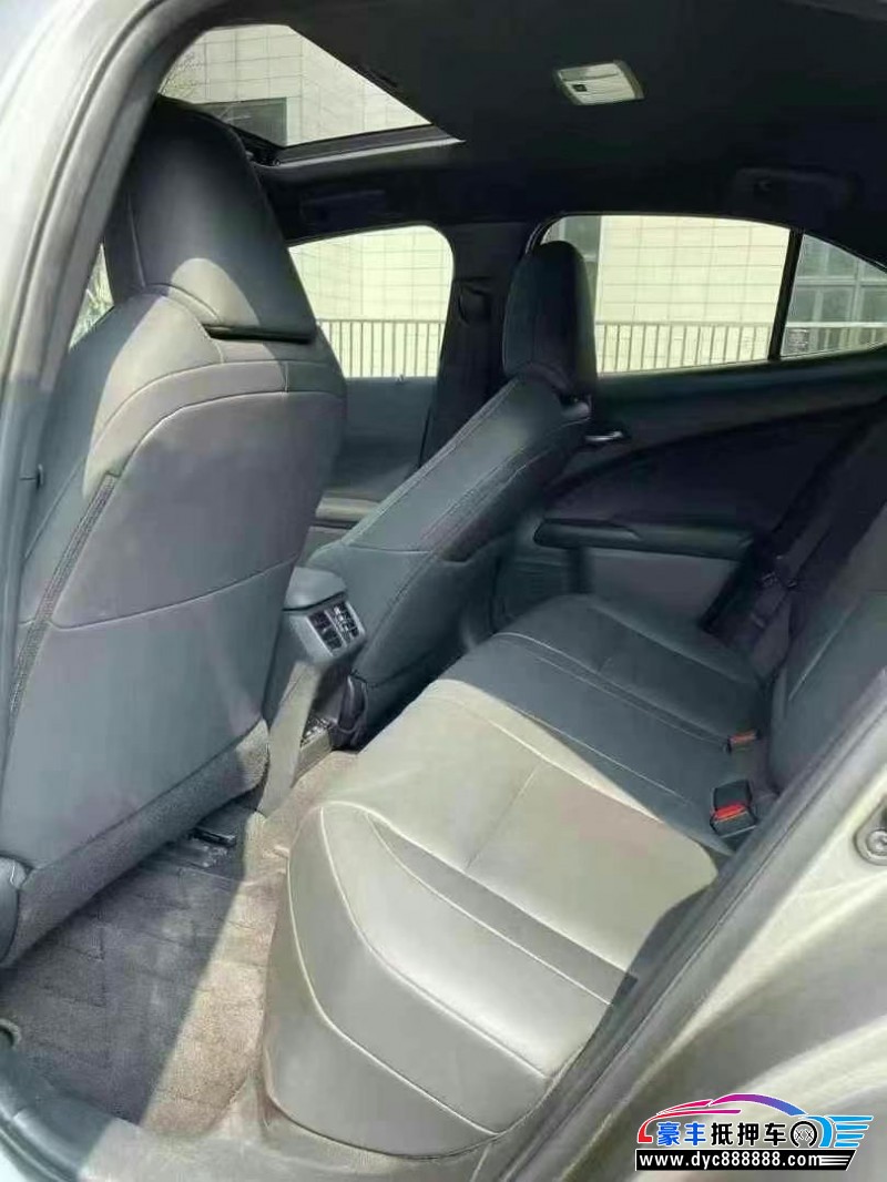 21年雷克萨斯ux300轿车抵押车出售