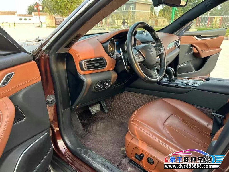 17年玛莎拉蒂莱万特轿车抵押车出售