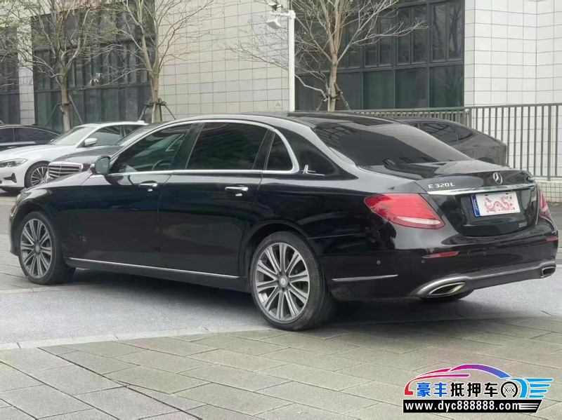 17年奔驰E轿车抵押车出售