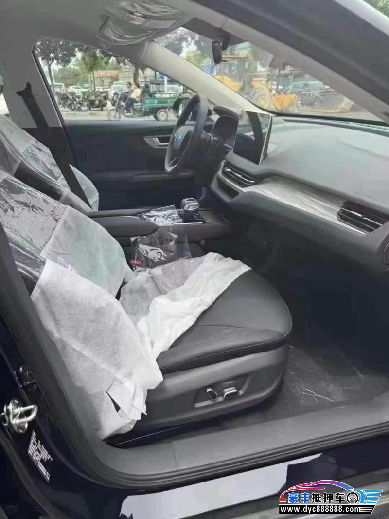 25年红旗EQM5轿车抵押车出售