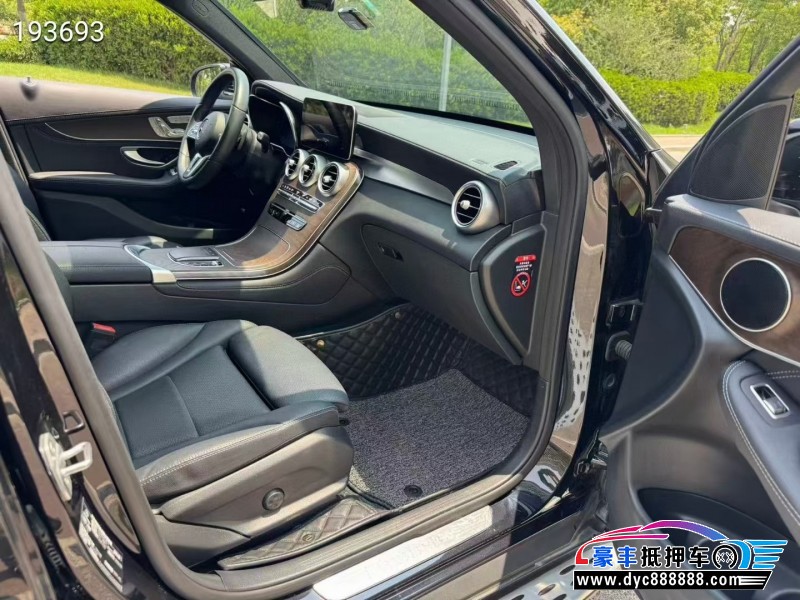 20年奔驰GLC轿车抵押车出售