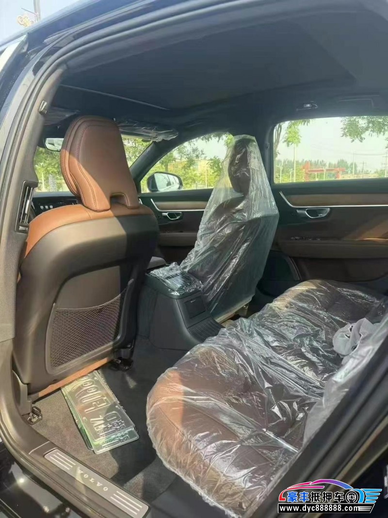 25年沃尔沃S90轿车抵押车出售