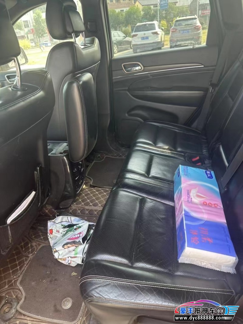 16年Jeep大切诺基轿车抵押车出售