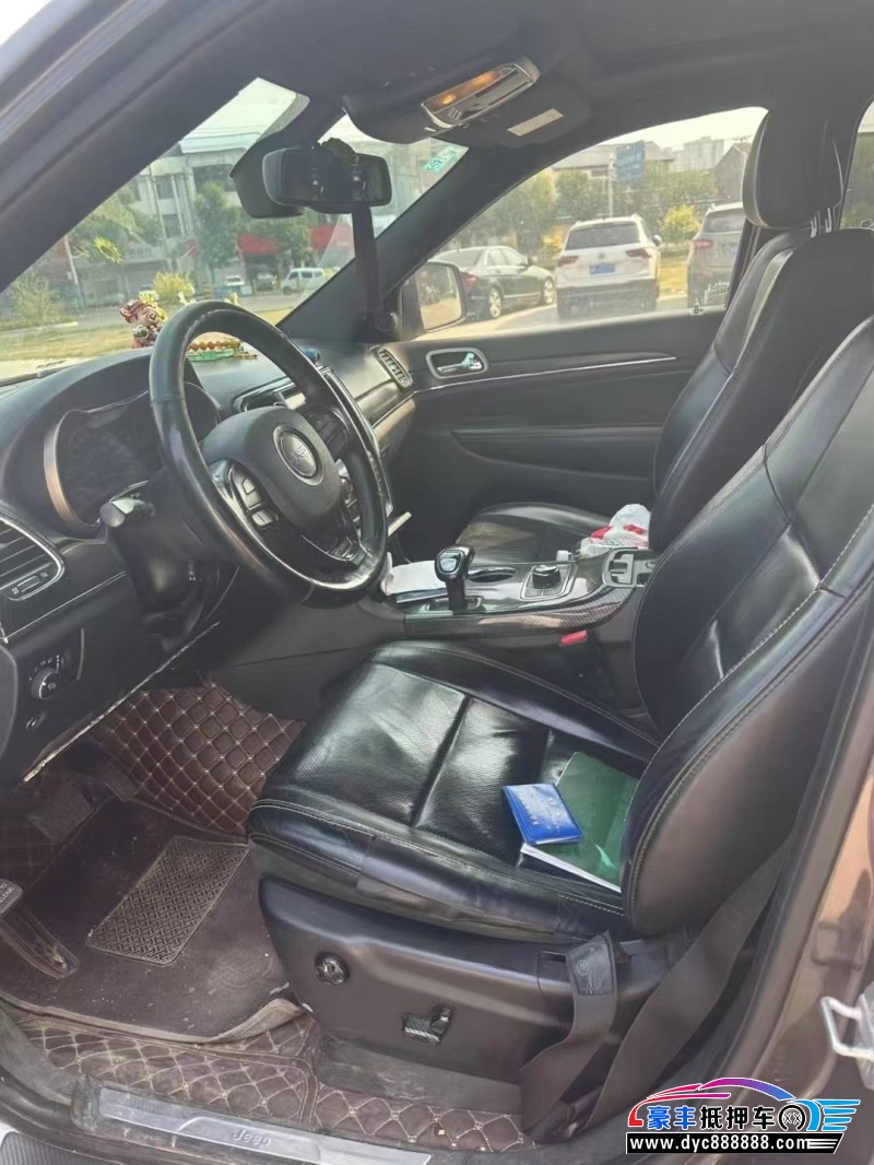 16年Jeep大切诺基轿车抵押车出售