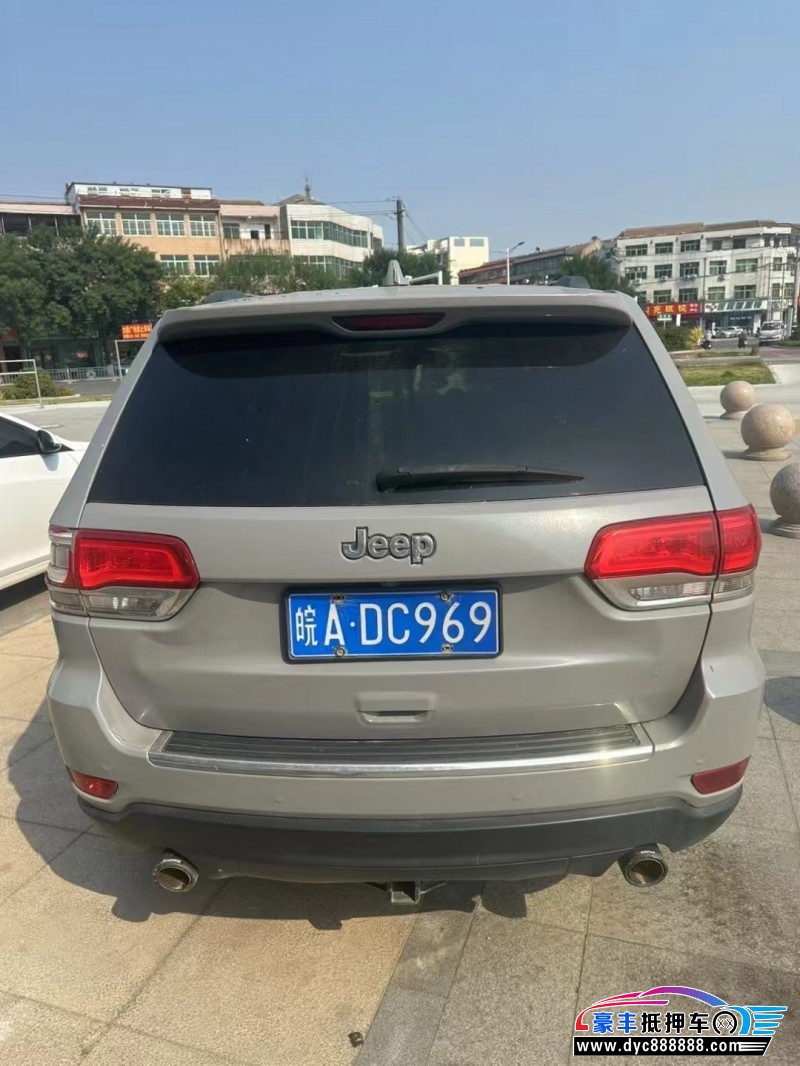 16年Jeep大切诺基轿车抵押车出售