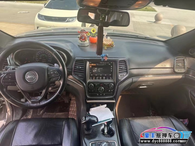 16年Jeep大切诺基轿车抵押车出售