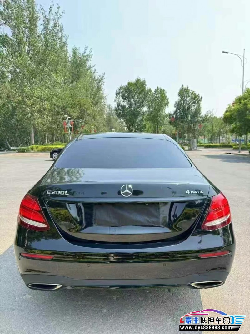 17年奔驰E轿车抵押车出售