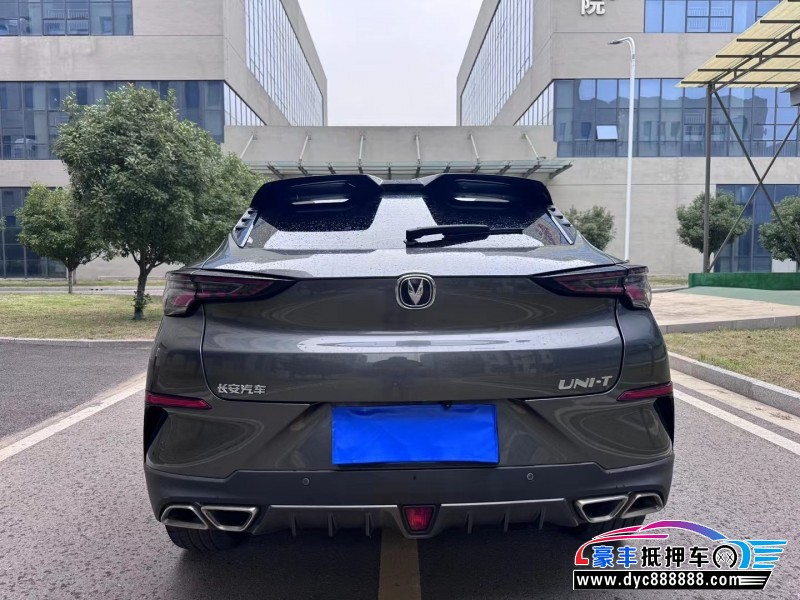 21年长安长安UNI轿车抵押车出售