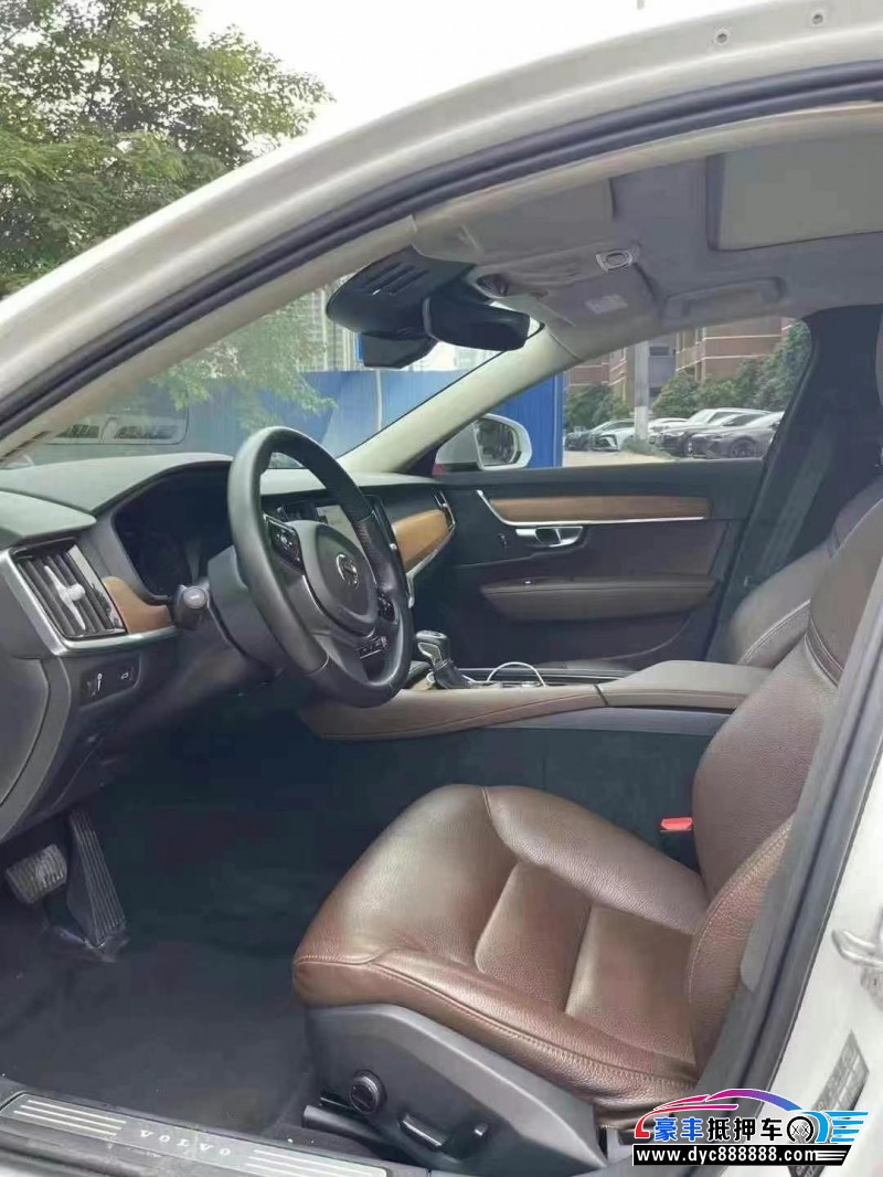 20年沃尔沃S60轿车抵押车出售