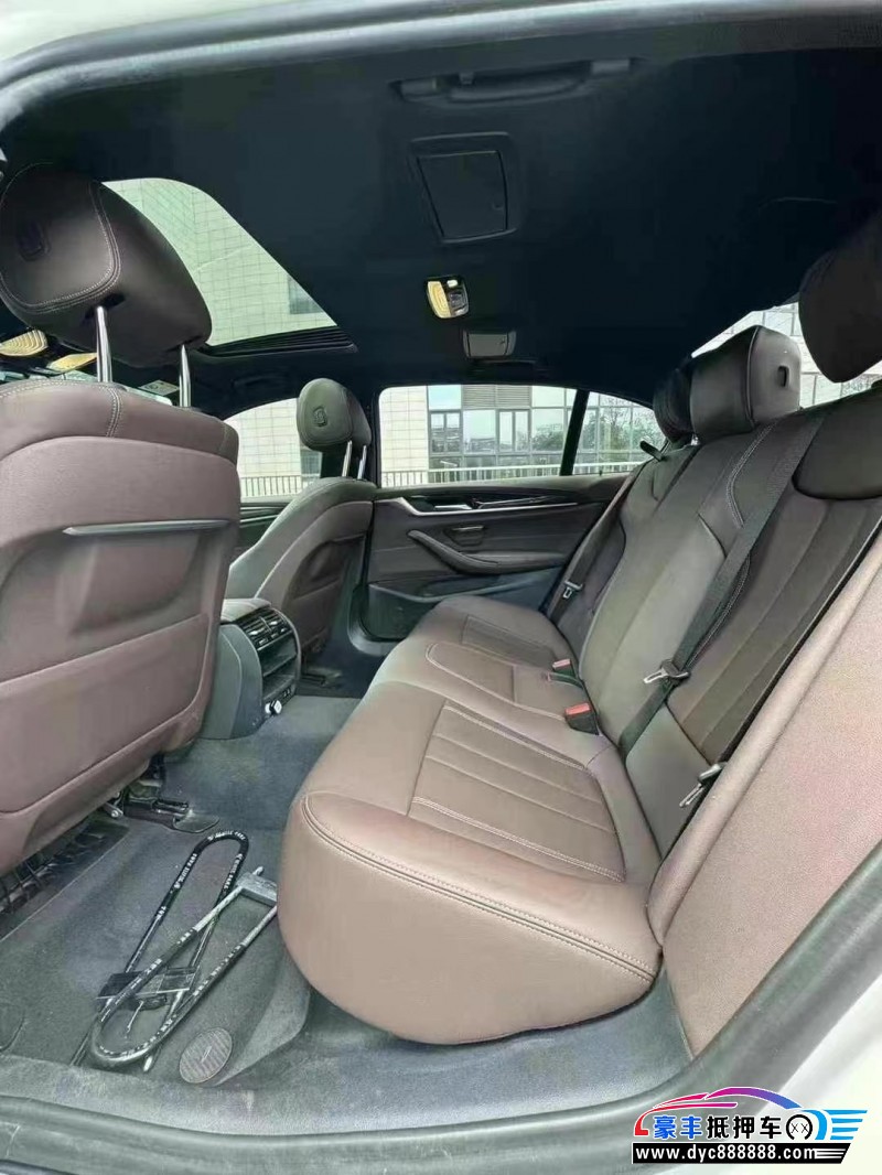 20年宝马5系轿车抵押车出售