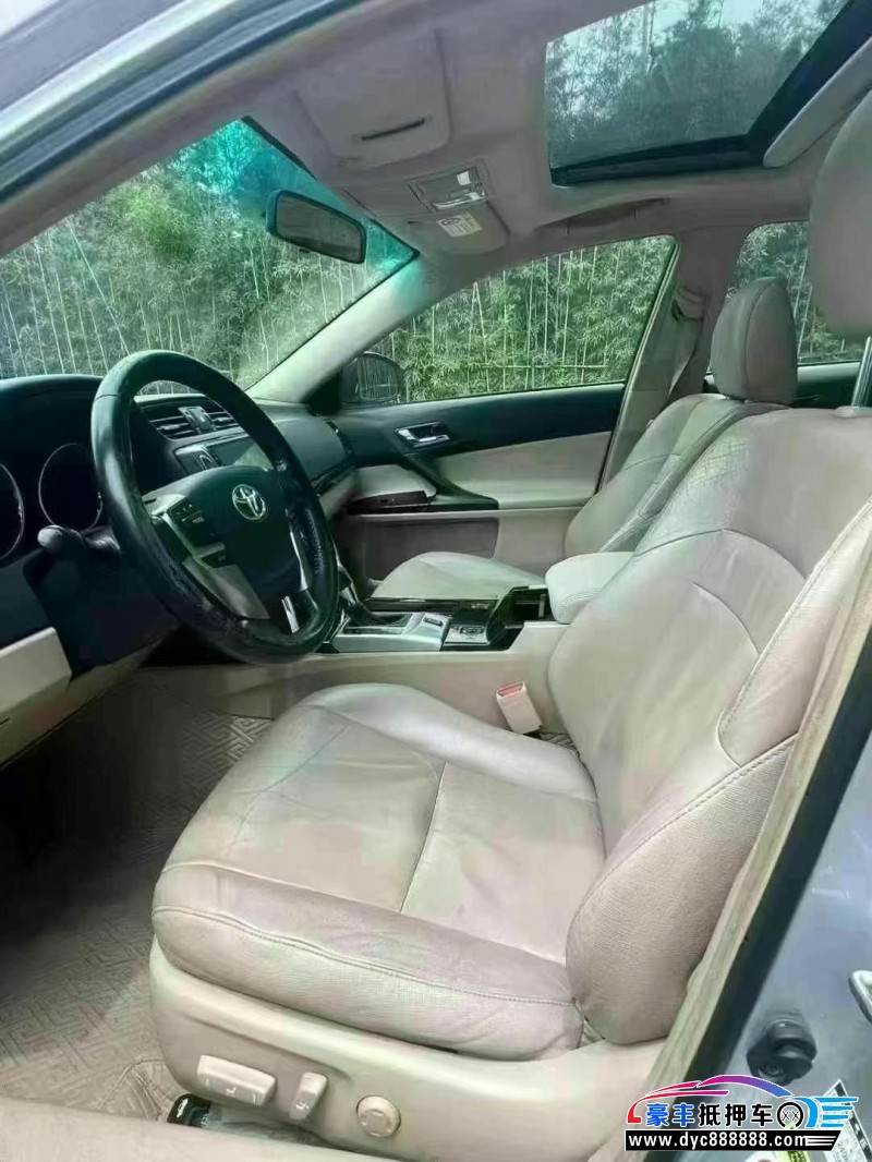 12年丰田锐志轿车抵押车出售