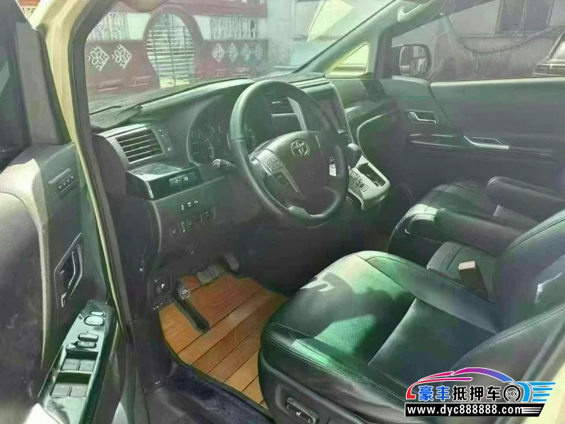 14年丰田埃尔法轿车抵押车出售