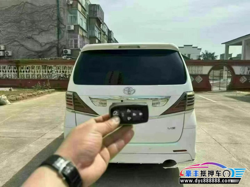 14年丰田埃尔法轿车抵押车出售