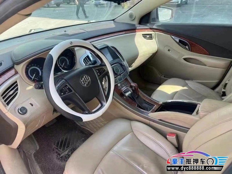 13年别克君越轿车抵押车出售