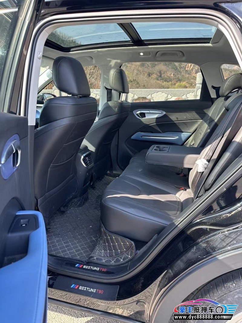 24年奔腾T90轿车抵押车出售