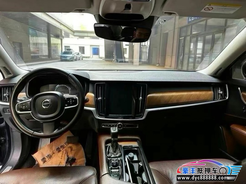 18年沃尔沃S90轿车抵押车出售