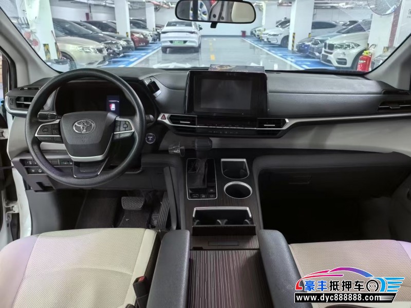 24年丰田塞纳轿车抵押车出售