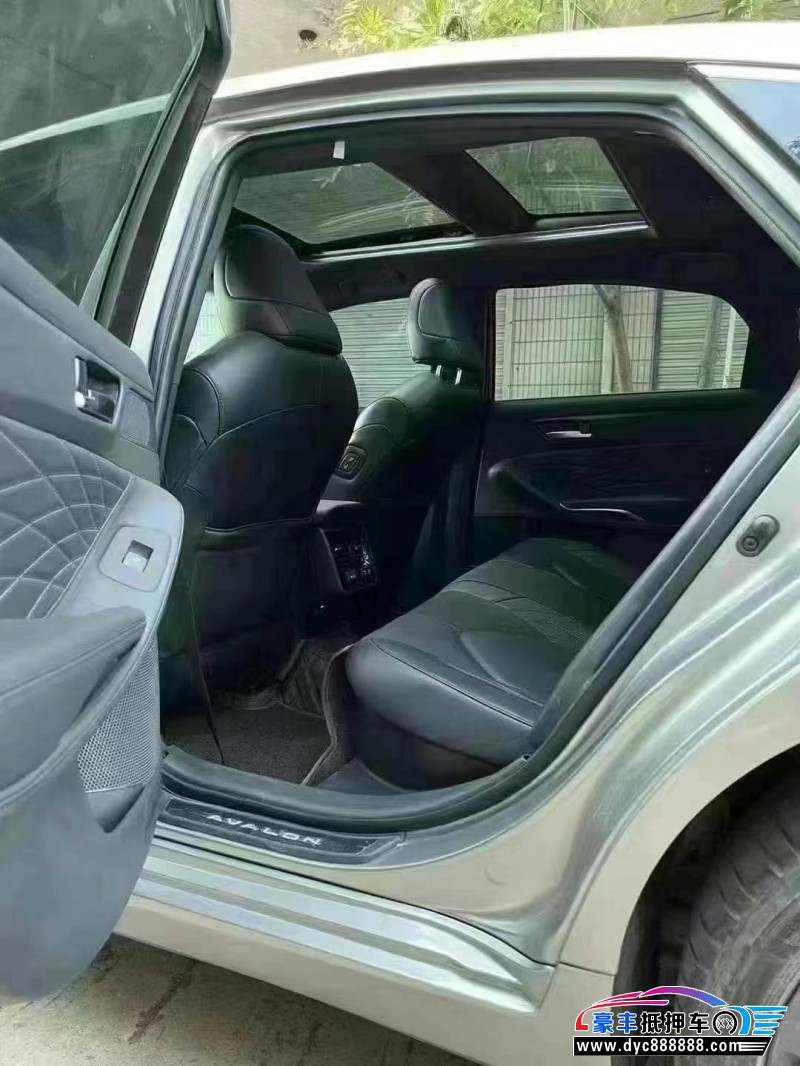 20年丰田亚洲龙轿车抵押车出售