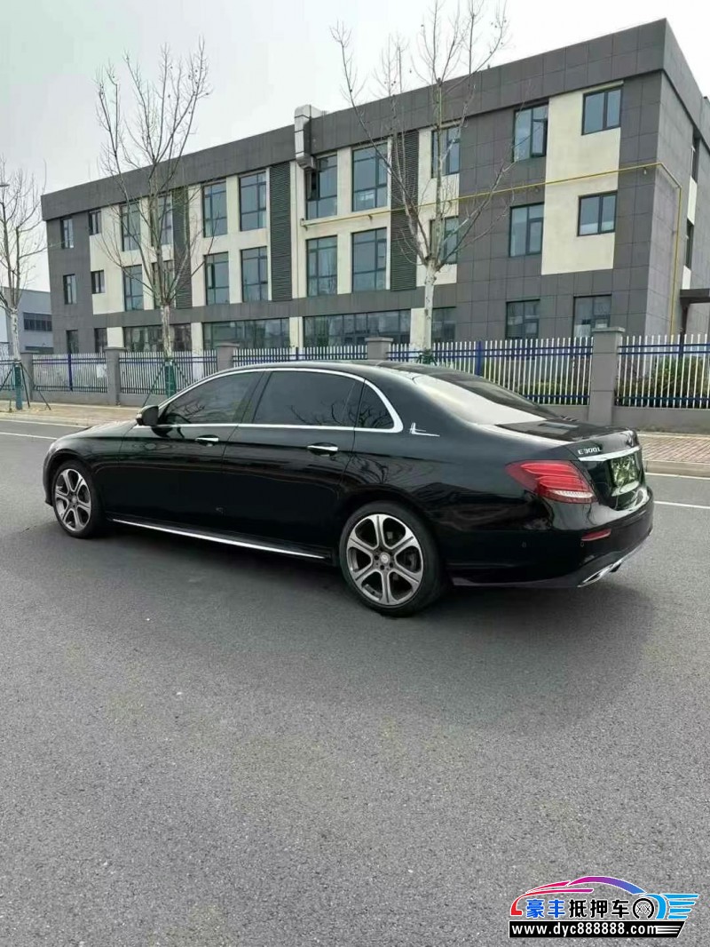17年奔驰E轿车抵押车出售