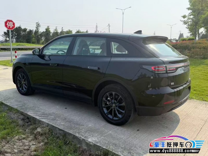 25年零跑C11轿车抵押车出售