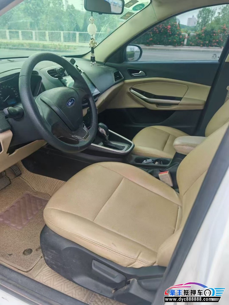 17年福特福睿斯轿车抵押车出售