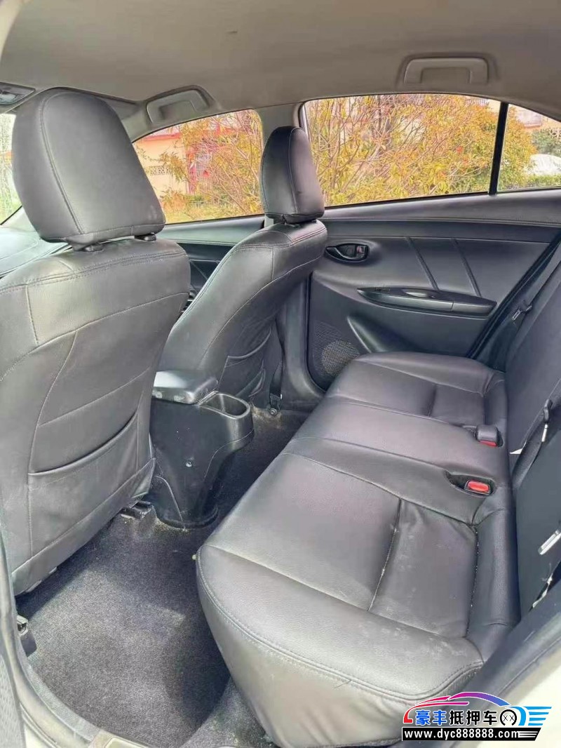 17年丰田致享轿车抵押车出售