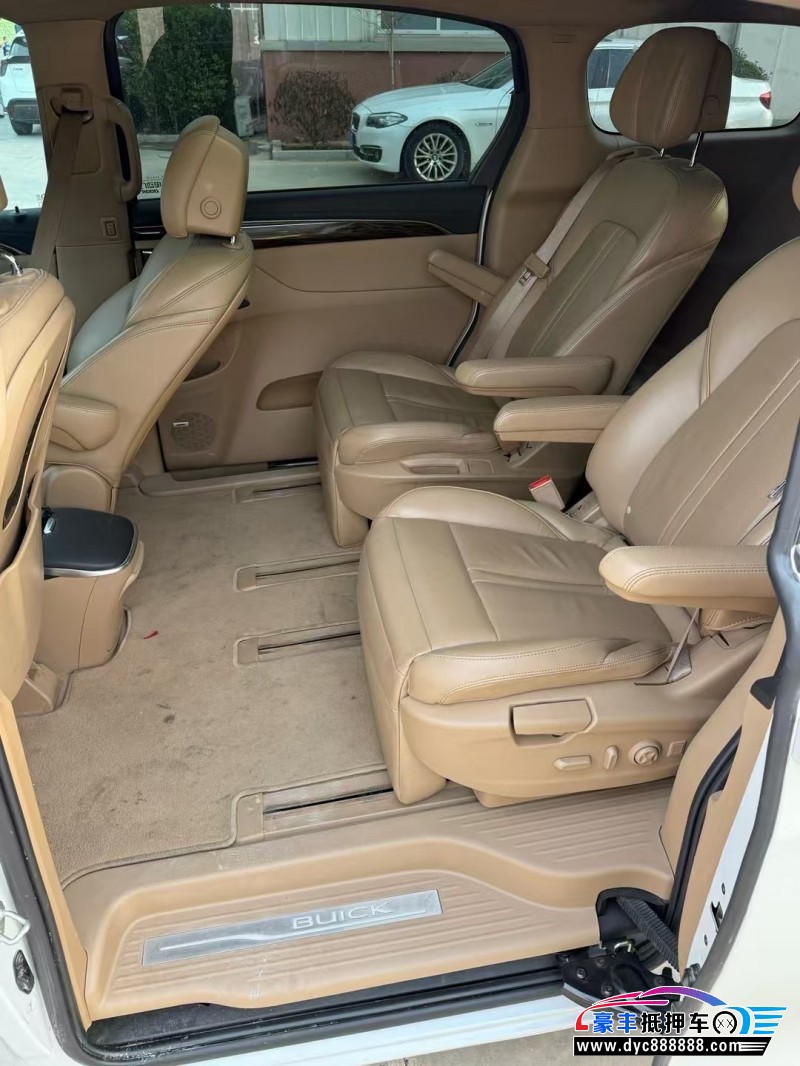 17年别克GL8轿车抵押车出售