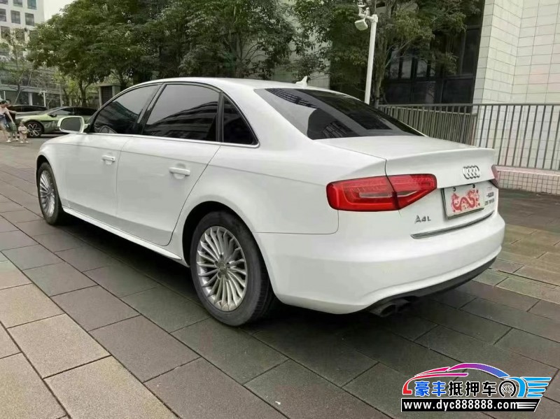 14年奥迪A4L轿车抵押车出售
