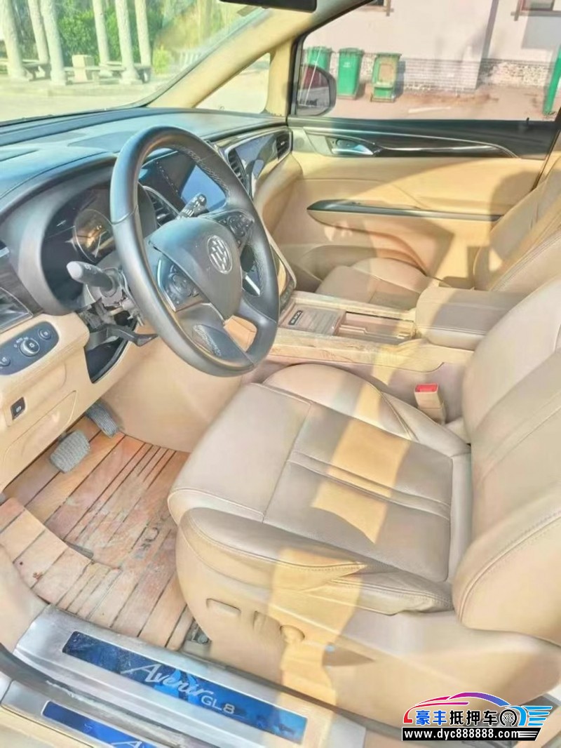 18年别克GL8轿车抵押车出售