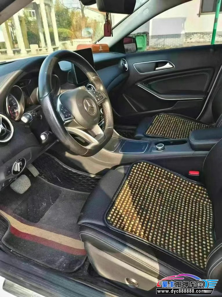 19年奔驰GLA轿车抵押车出售