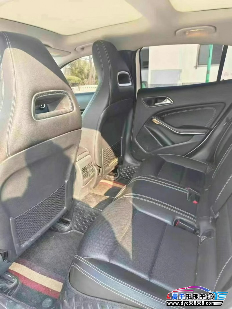 19年奔驰GLA轿车抵押车出售