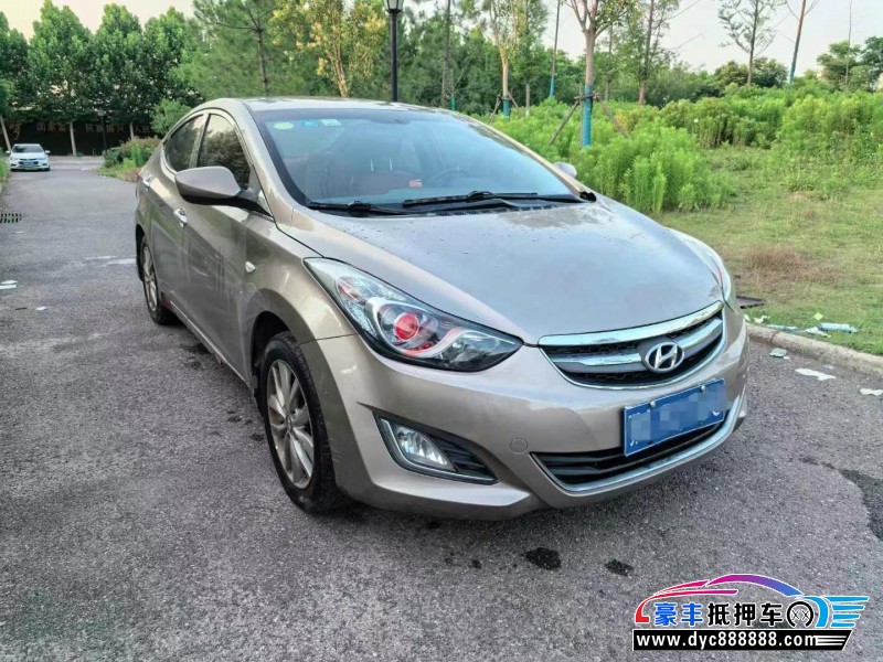 15年现代朗动轿车抵押车出售