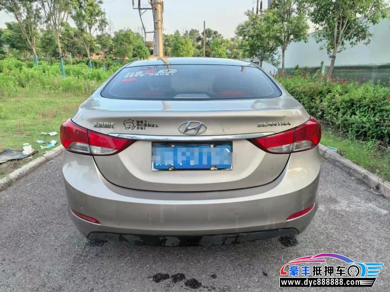 15年现代朗动轿车抵押车出售