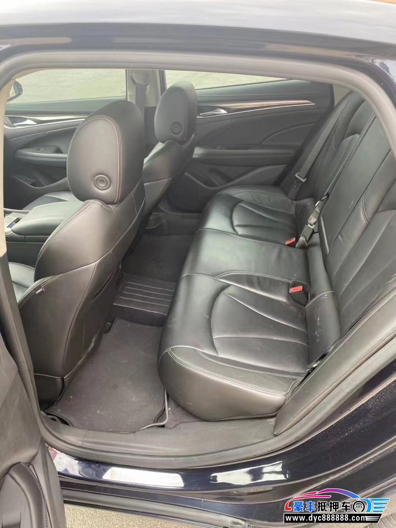 20年别克君越轿车抵押车出售