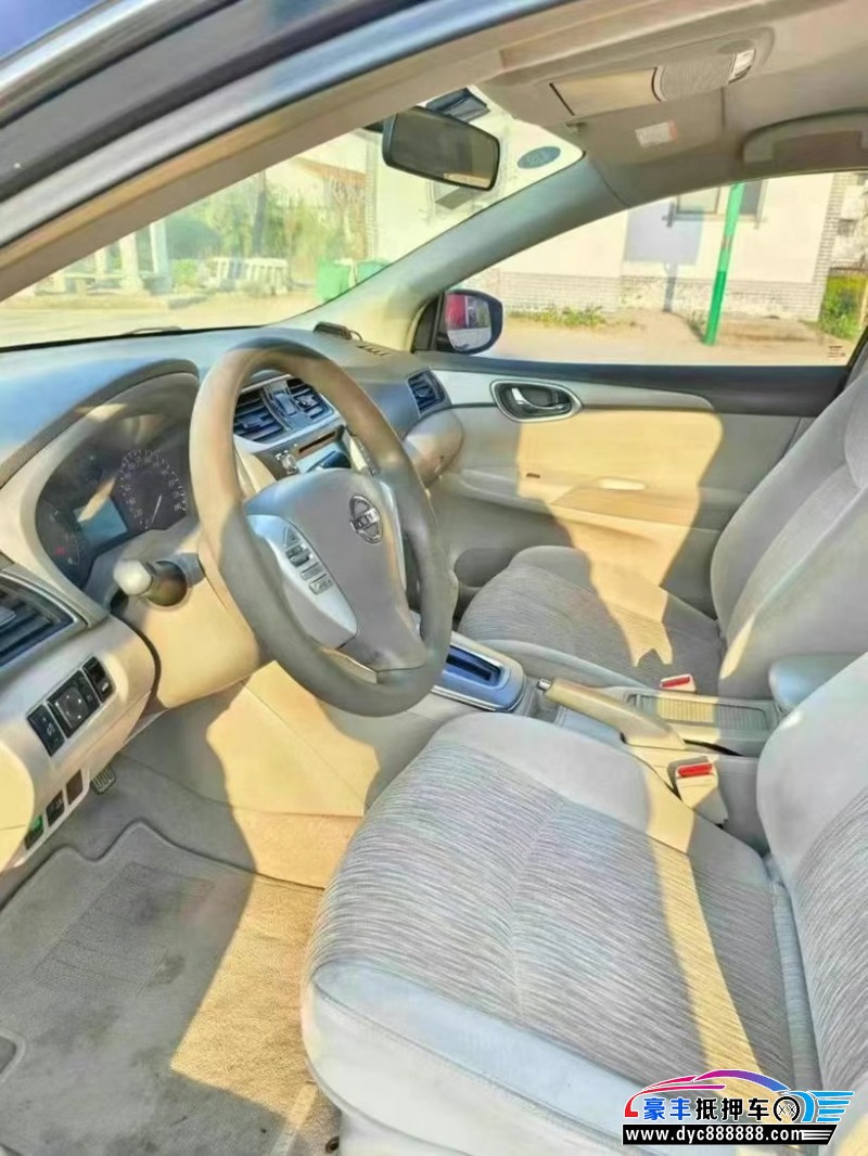 13年日产轩逸轿车抵押车出售