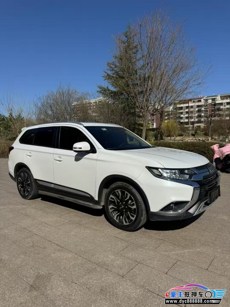 19年三菱欧蓝德轿车抵押车出售