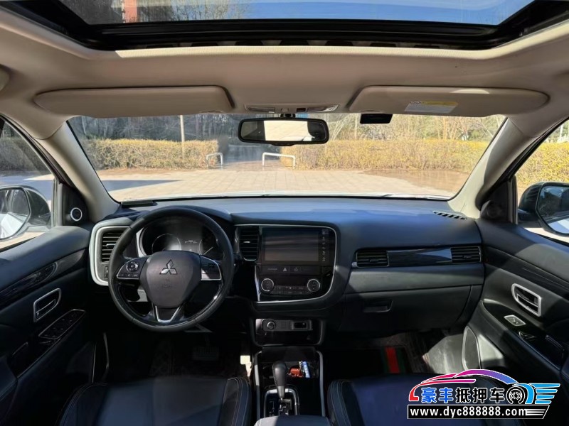 19年三菱欧蓝德轿车抵押车出售