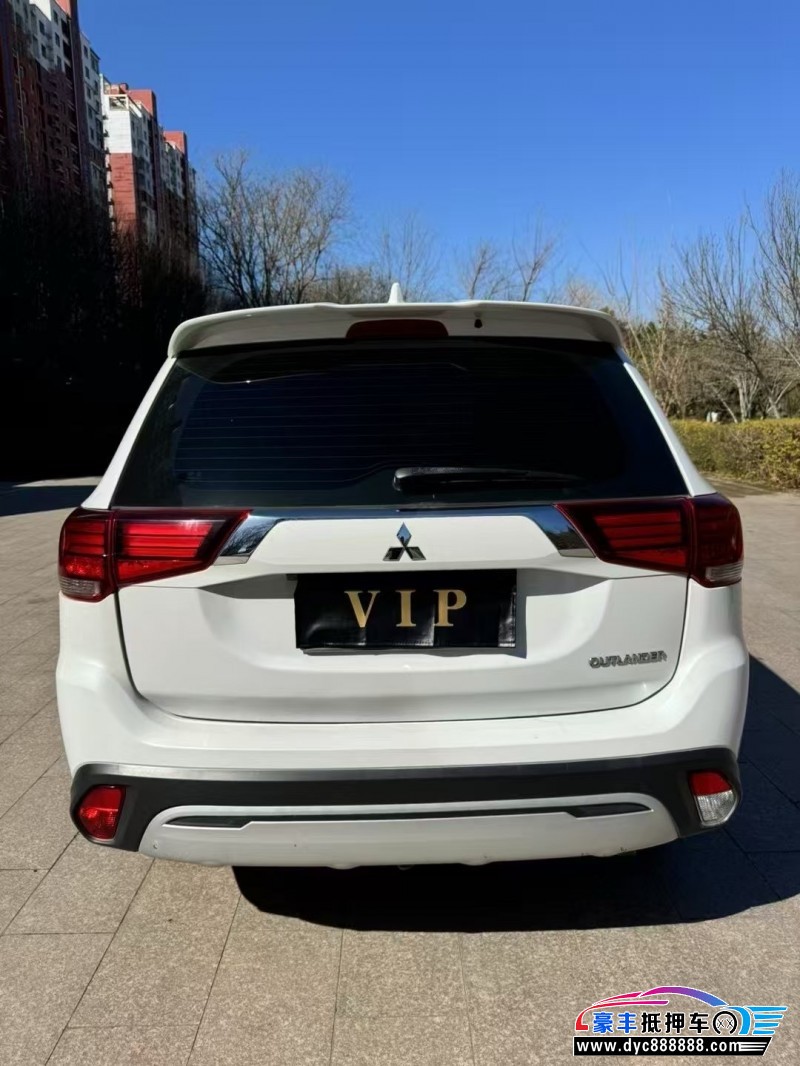 19年三菱欧蓝德轿车抵押车出售