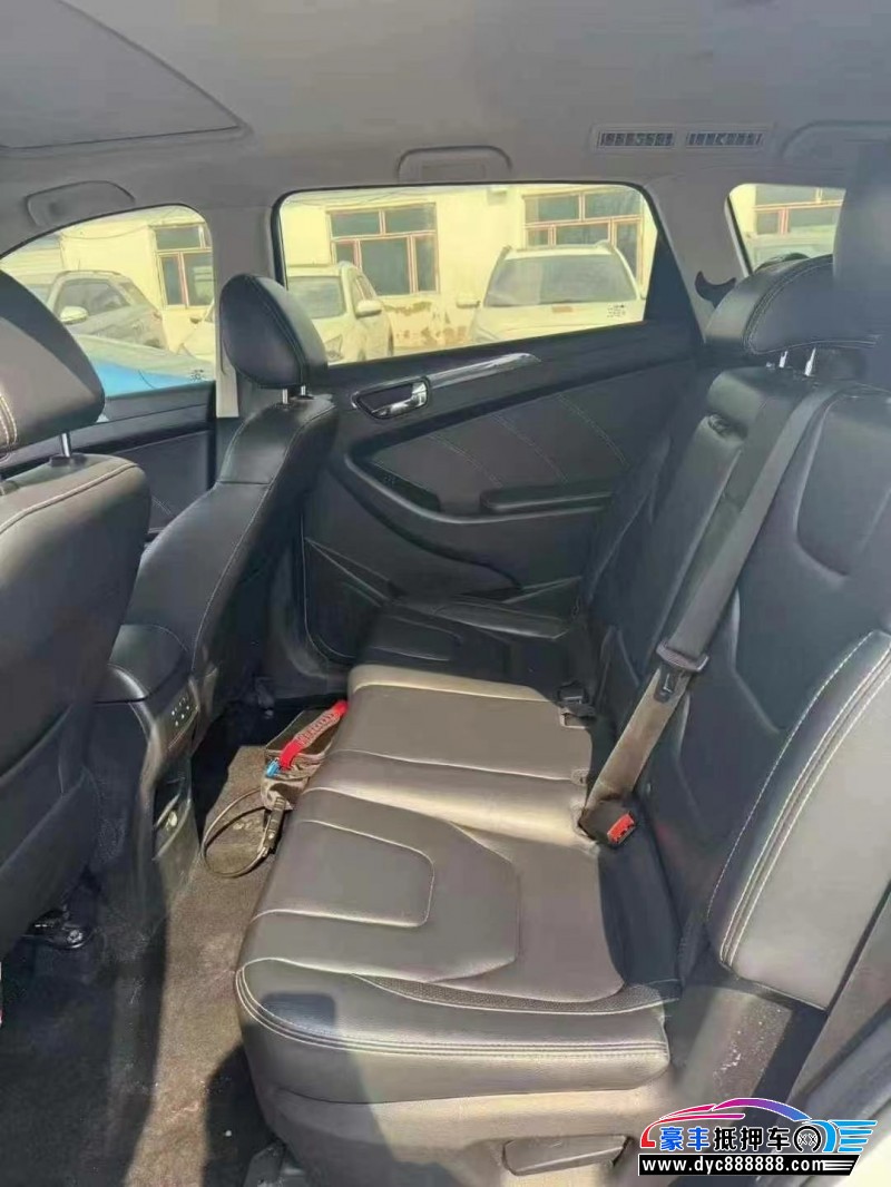 19年东风风光580轿车抵押车出售