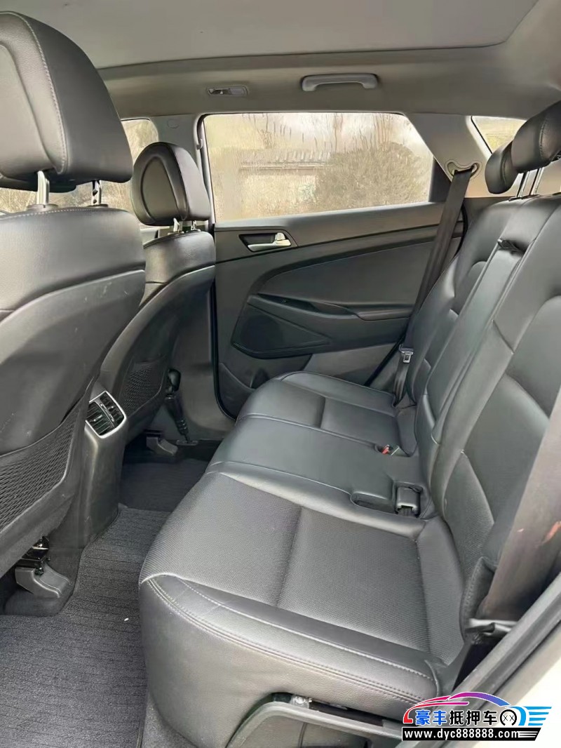 16年现代途胜轿车抵押车出售