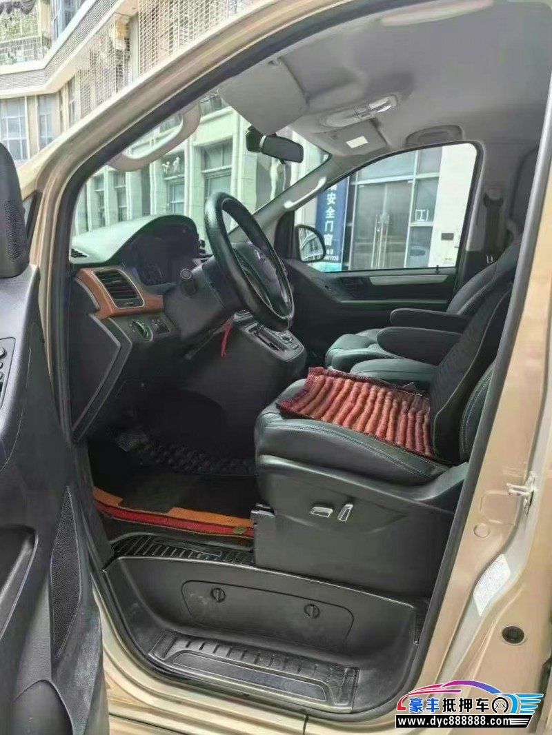 17年上汽大通G10轿车抵押车出售