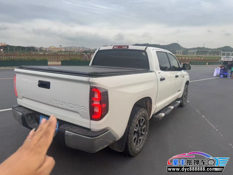 17年丰田坦途轿车抵押车出售