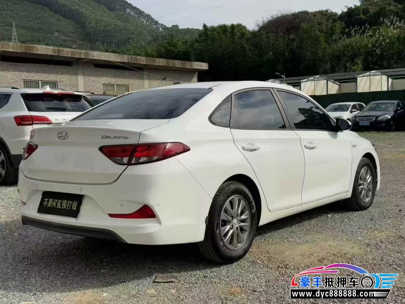 18年现代悦动轿车抵押车出售