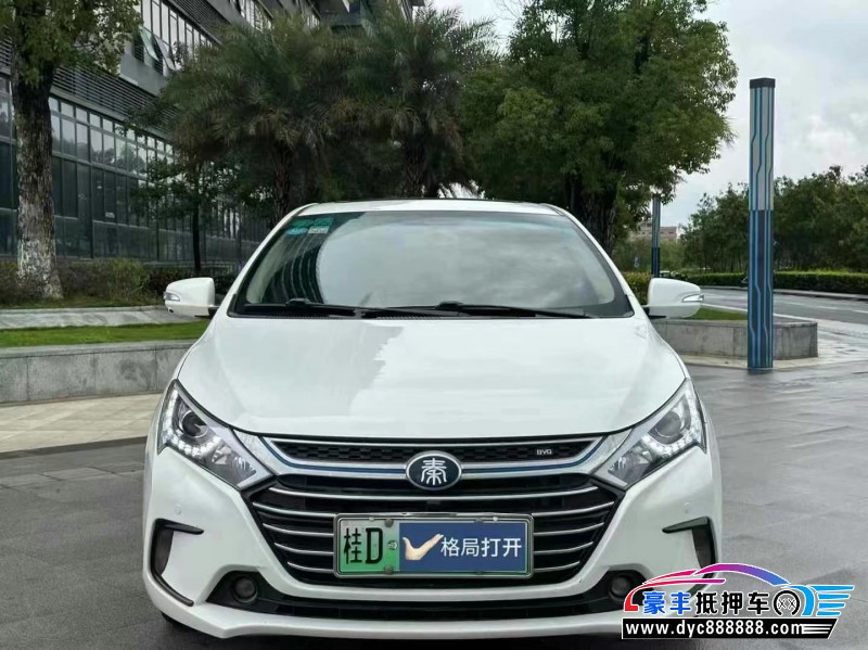 18年比亚迪秦轿车抵押车出售