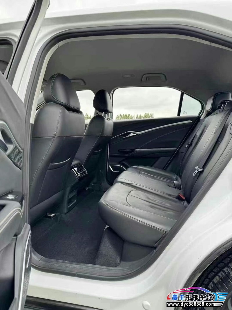 23年哪吒U轿车抵押车出售