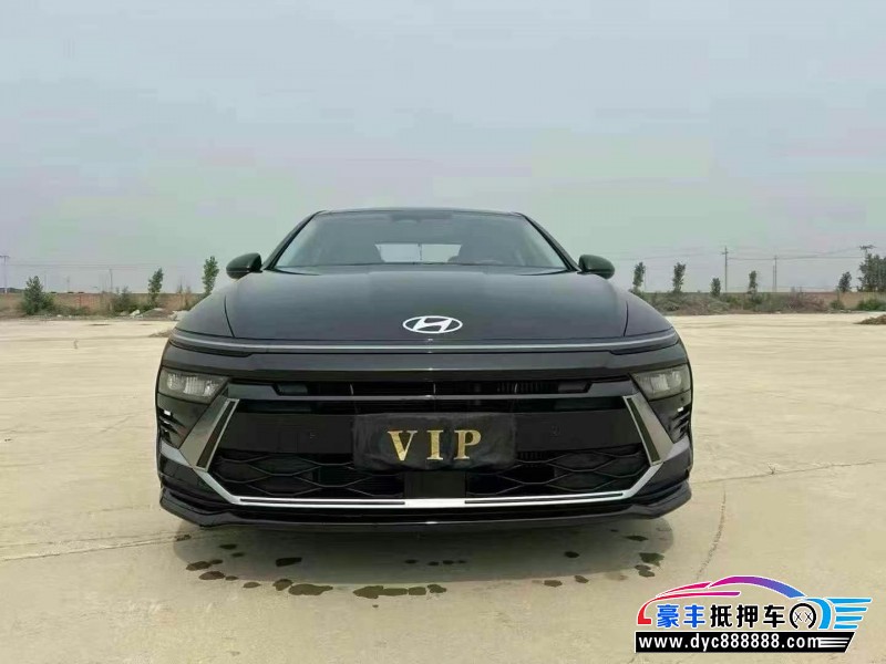 24年现代索纳塔轿车