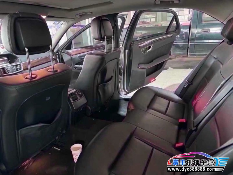 13年奔驰E轿车抵押车出售