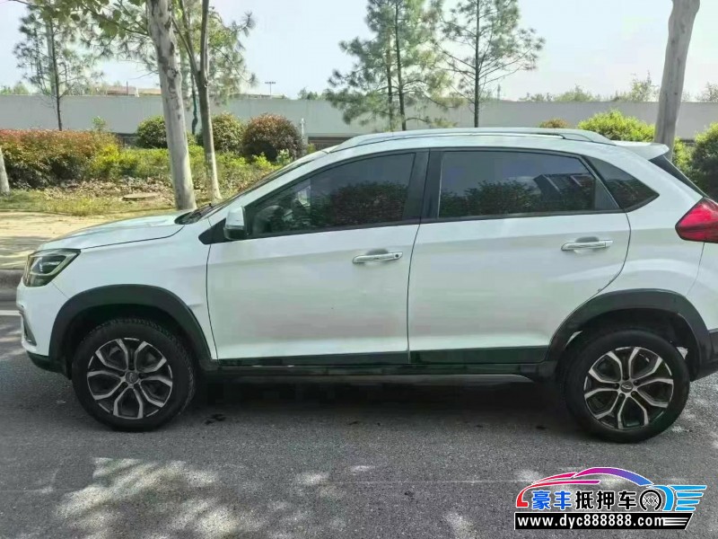 18年奇瑞瑞虎3x轿车抵押车出售